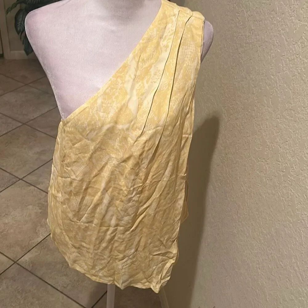 Sovere Inara Asymmetrical Top Butter Yellow One Shoulder Animal Print Size M NEW